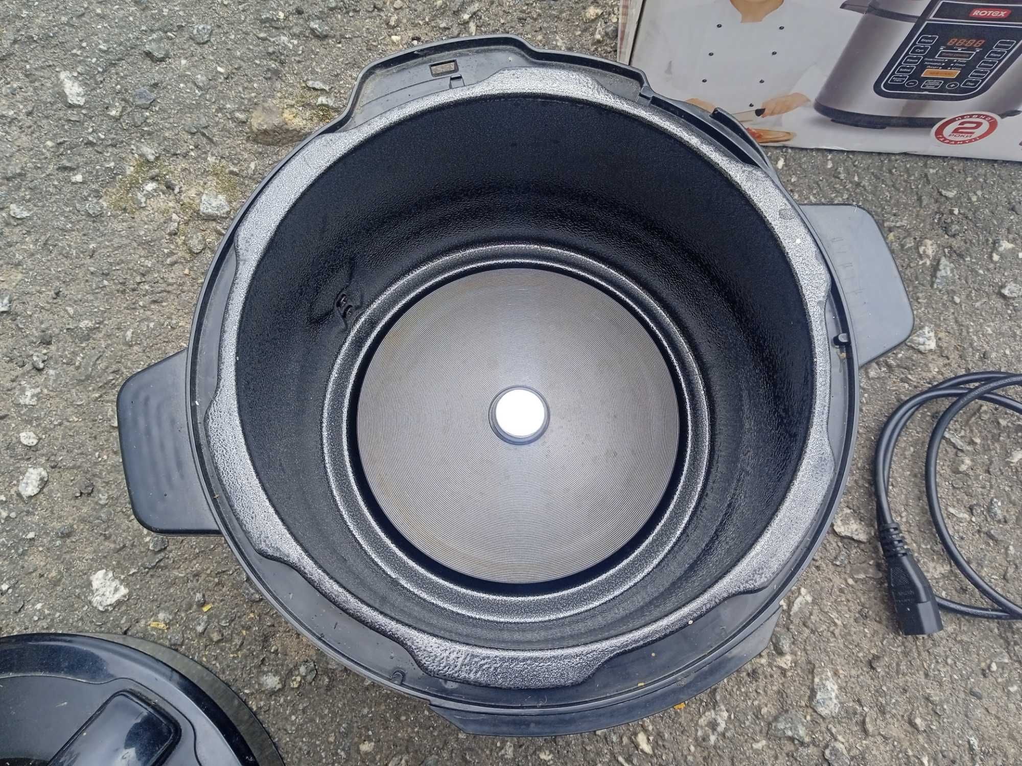 Мультиварка-скороварка ROTEX REPC73-B