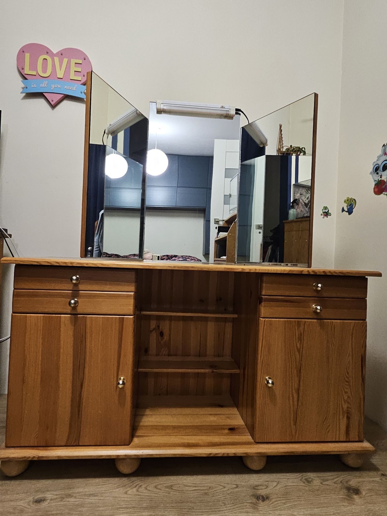 Toaletka z litego drawna