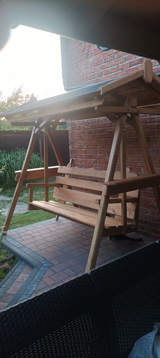 Huśtawka i studnia ogrodowa