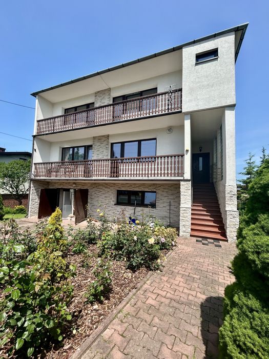 Dom wolnostoajcy z pieknym widokiem na gory, 159m2 uzytkowe,3 kondygna