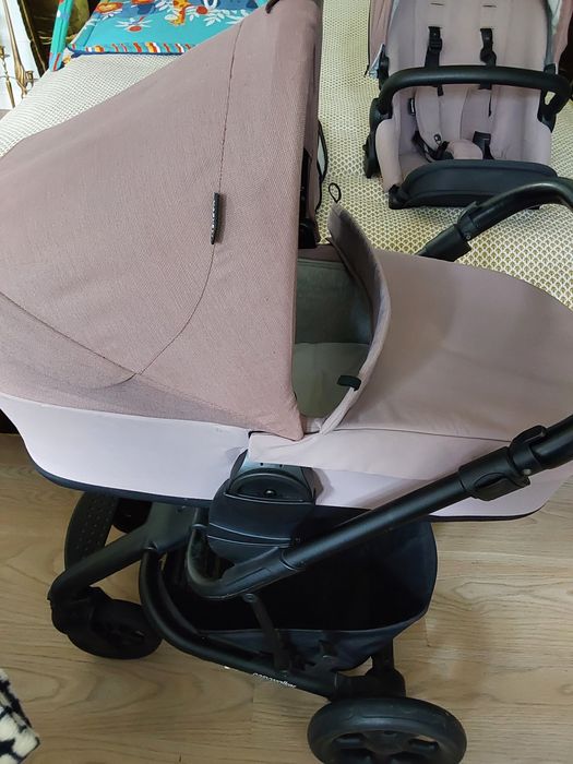 Детская кроватка, коляска Easywalker, 2 автокресла, 5 комбинизонов.