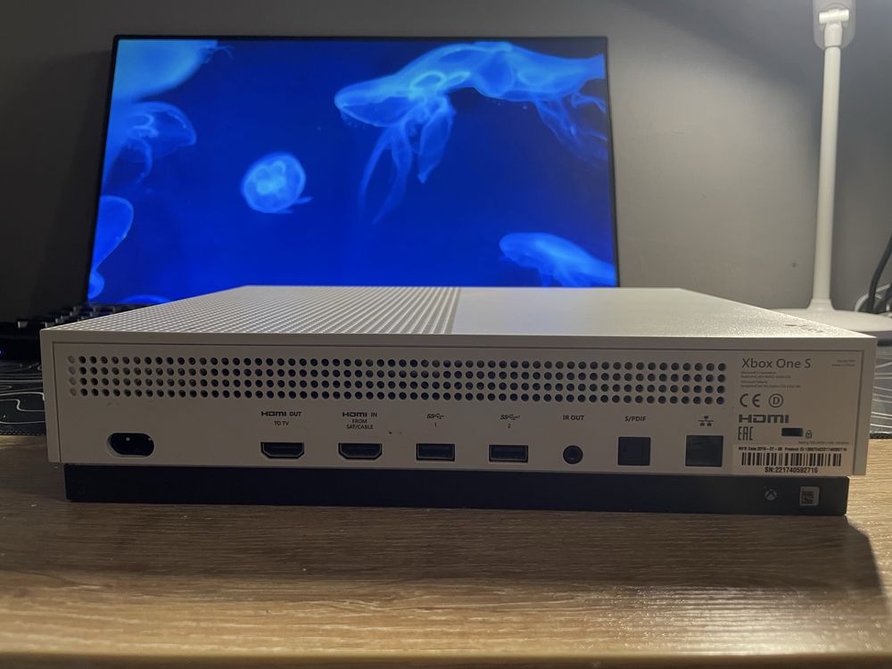 Игровая консоль Xbox one s 1Tb