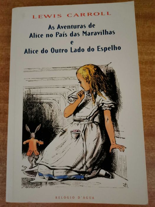 Livro Alice no País das Maravilhas - Lewis Carroll