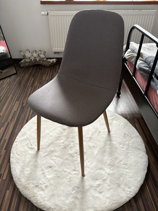 Dwa Krzesła Jysk + stół