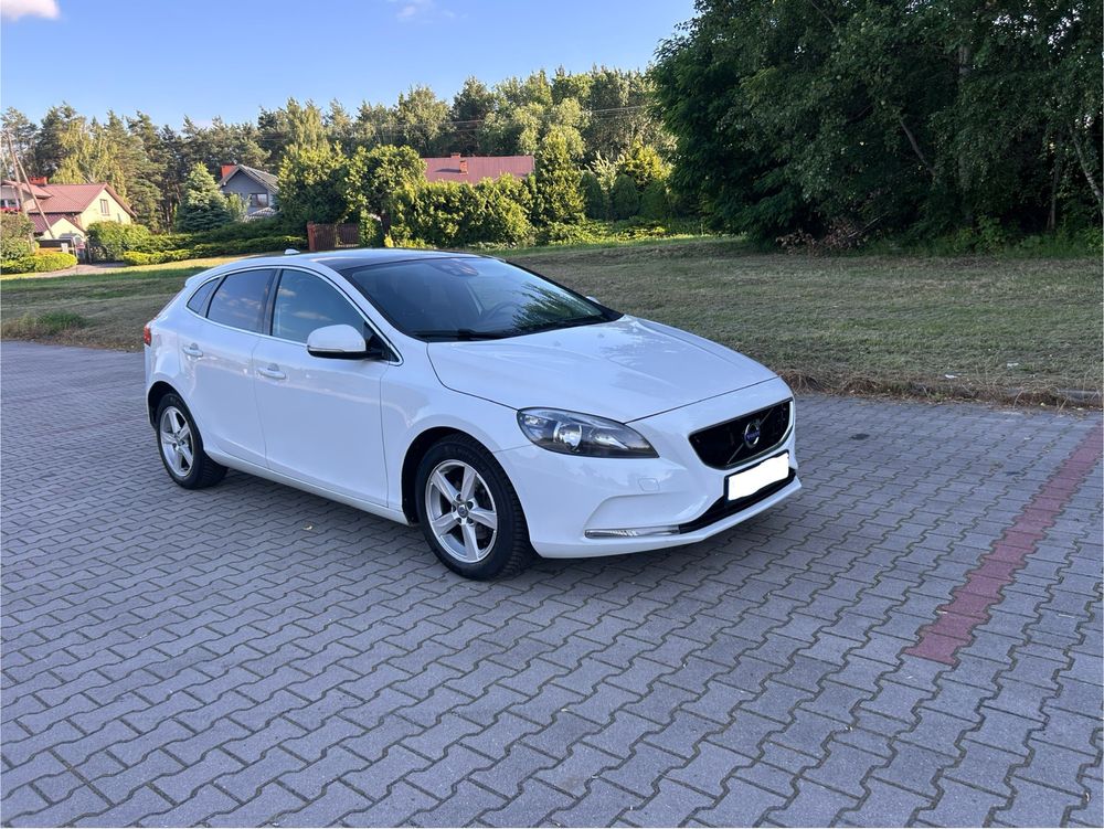 Volvo V40 1.6 D2 Momentum Panorana Kamera Navi Radar Blis Skóra Led