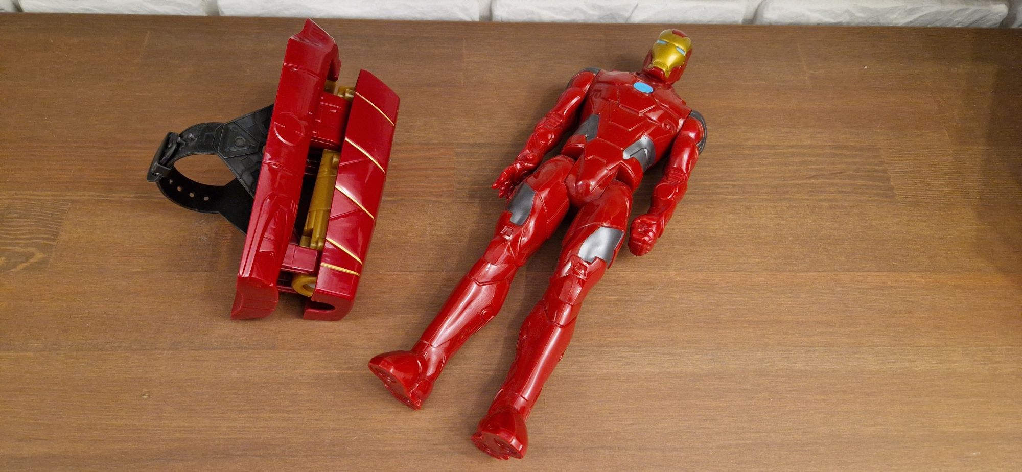 Figurka i wyrzutnia ręczna Iron Man Avengers Hasbro