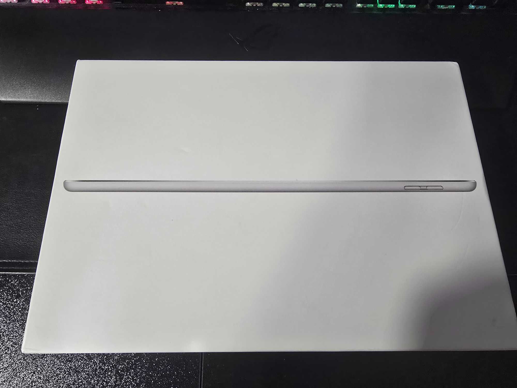 Apple iPad 7gen (10,2", Wi-Fi, 32 GB) - srebrny A2197