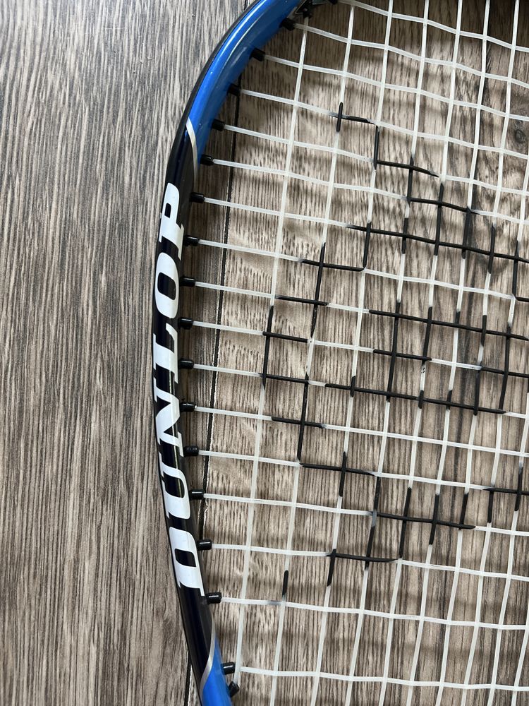 rakieta tenisowa marki Dunlop