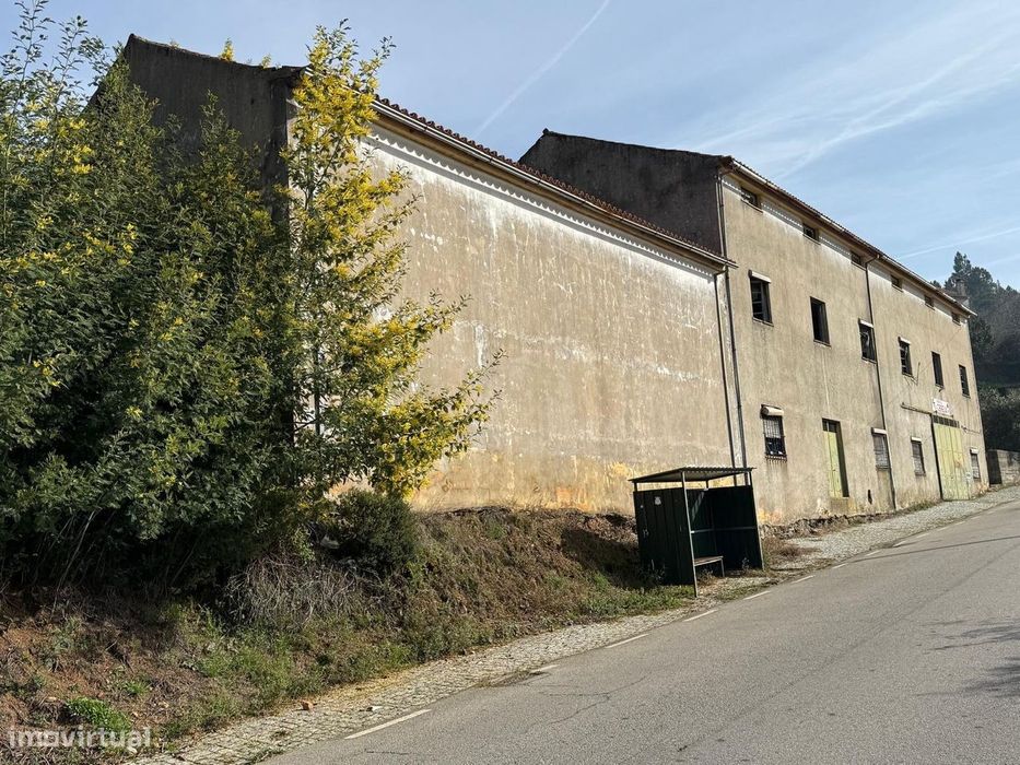 Armazém com 1127 m2, para venda em Alcongosta, Fundão