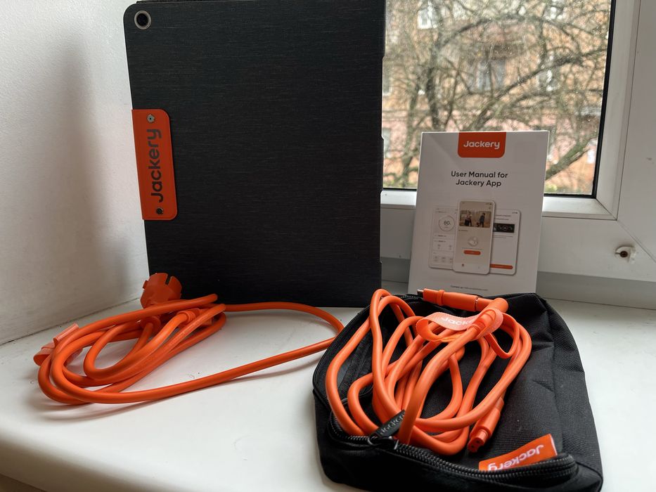 Зарядна станція Jackery Explorer 300 plus + сонячна панель 40w