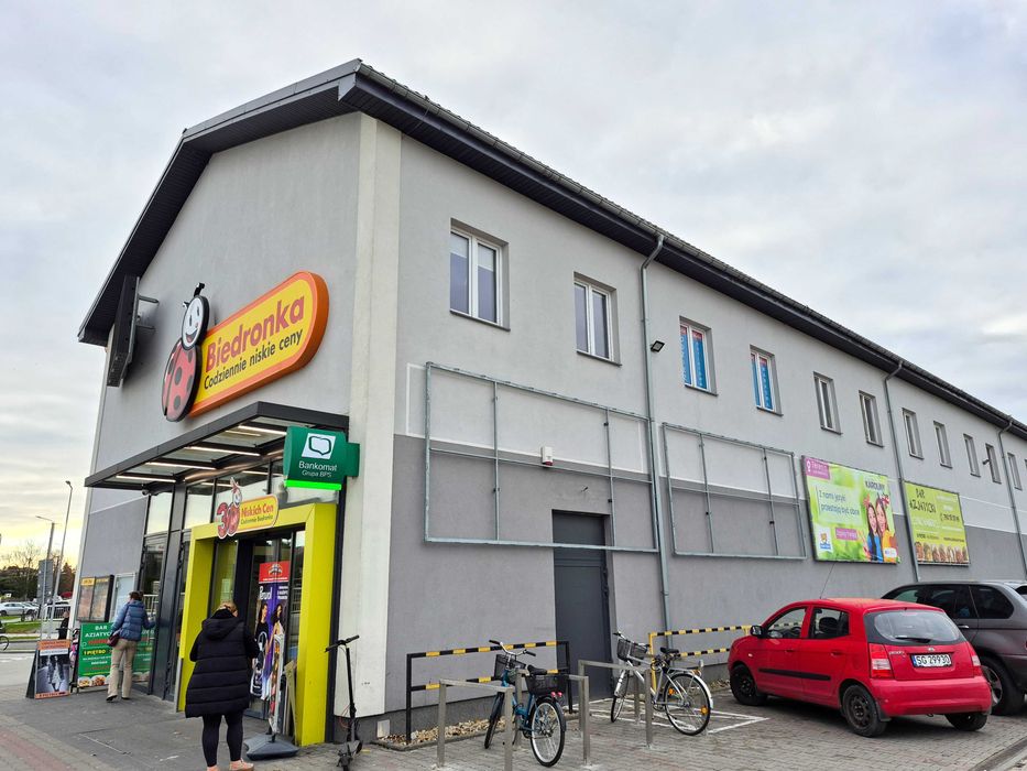 Do wynajęcia – baner na budynku Biedronki (Teresin)
