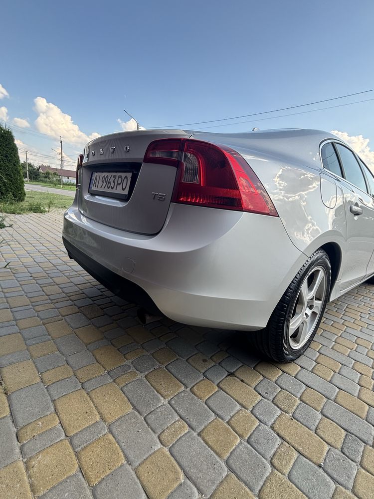 Volvo s60 t5 2011