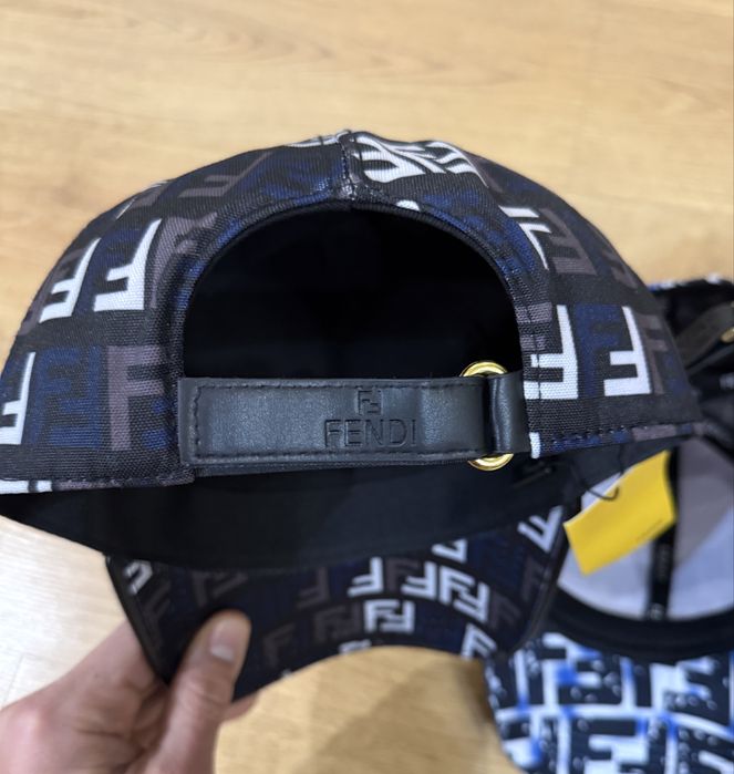 Кепка  LV Louis Italia синя