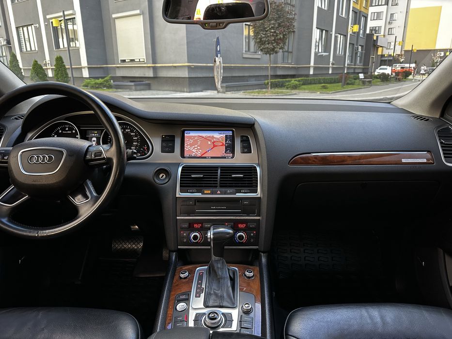Продам AUDI Q7 2015рік