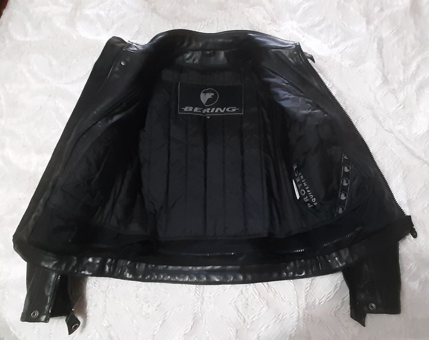 Blusao de  couro Pele Bering mota tamanho S M optimo estado
