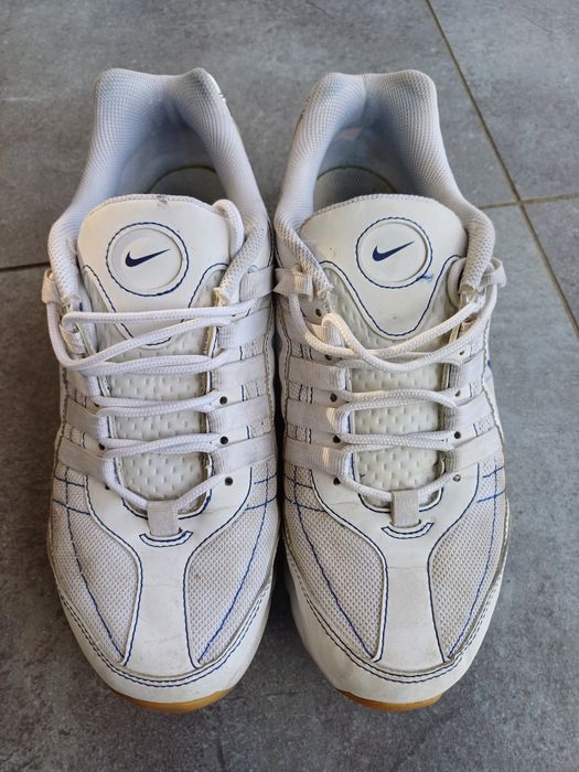 Кросівки "Nike".