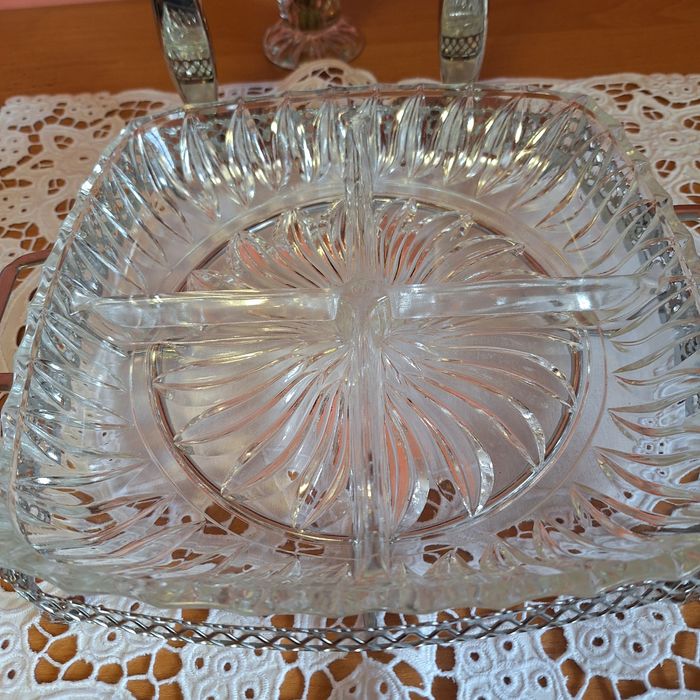 Кришталева менажниця в металевому кофрі