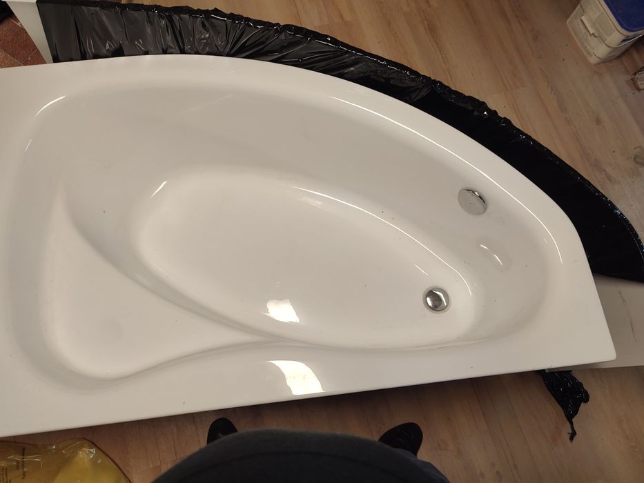 Fabrycznie Nowa Wanna Narożna 145x95 z obudową