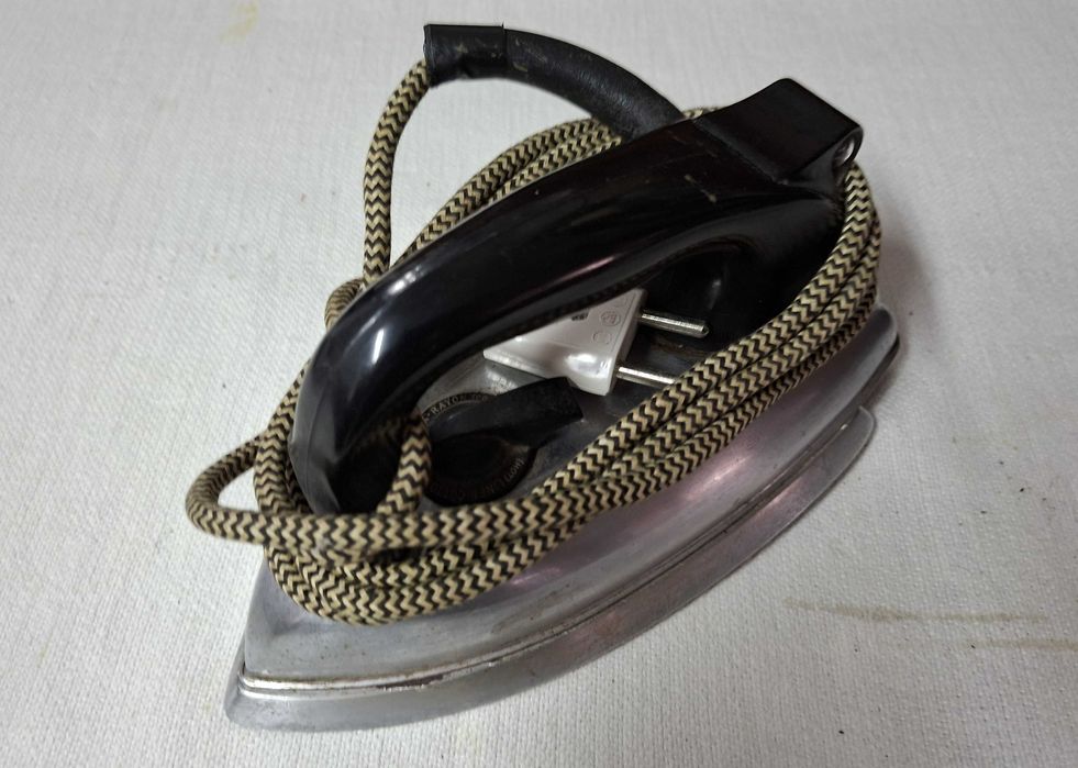 Ferro de Engomar Antigo Morphy Richards CA75