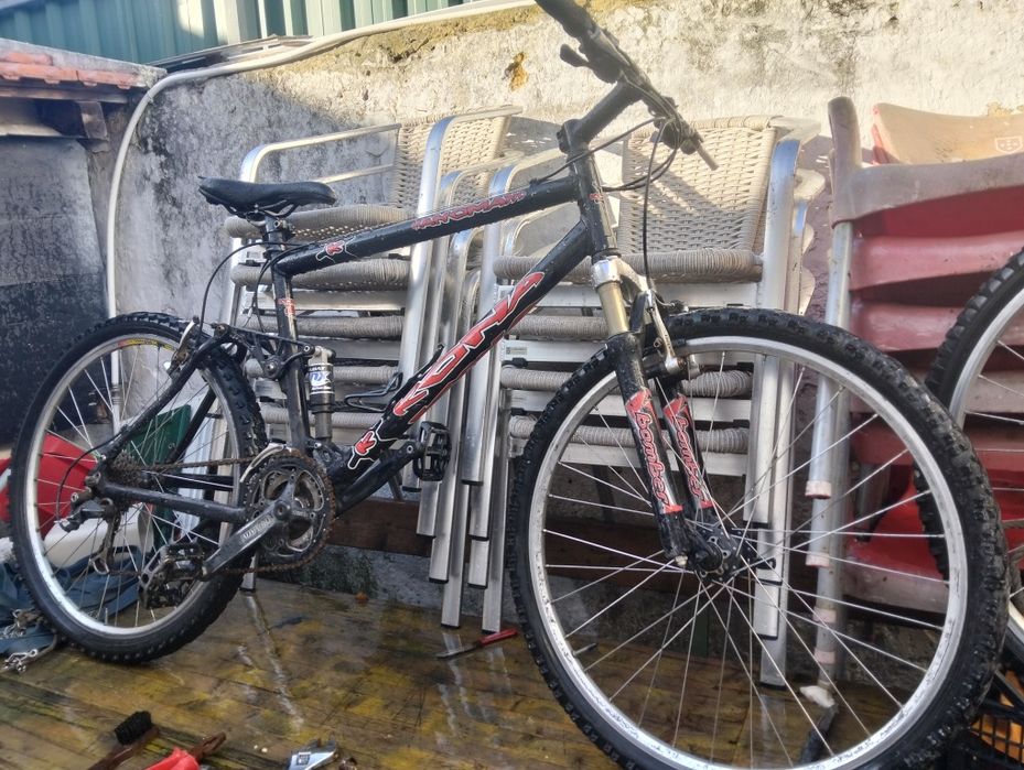 Bike com mola e suspensão