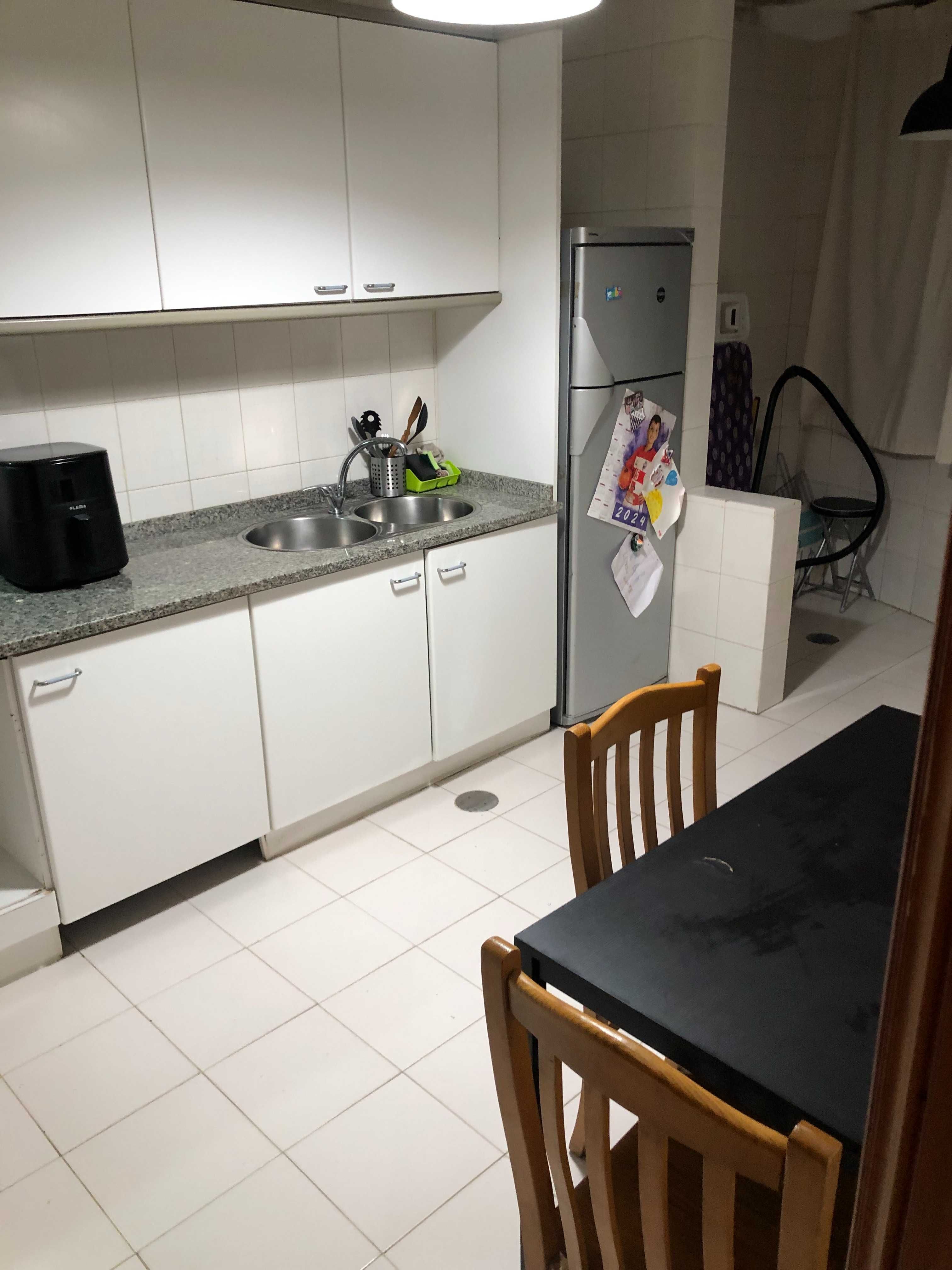 Quarto em apartamento T2
