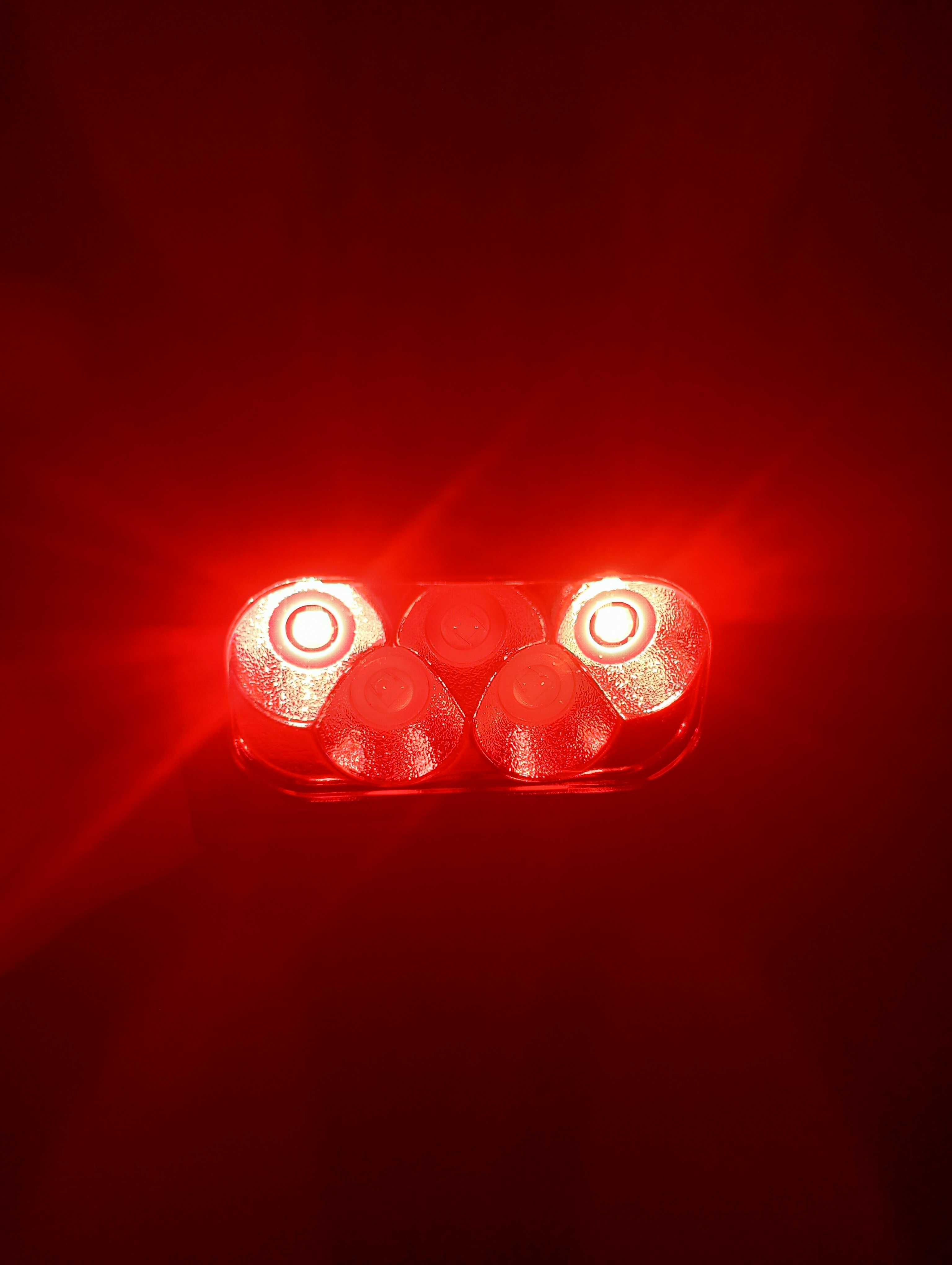 Налобный фонарик UltraRay есть с красными диодами