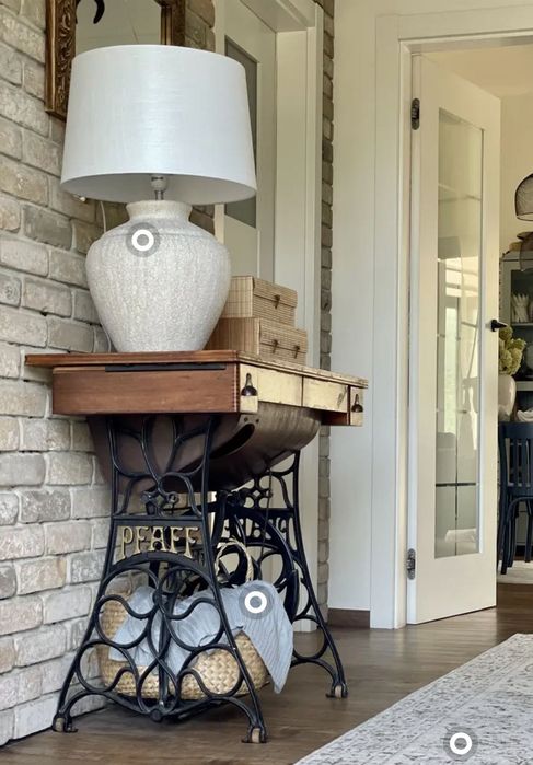 Lampa stołowa biała Belliani nowa