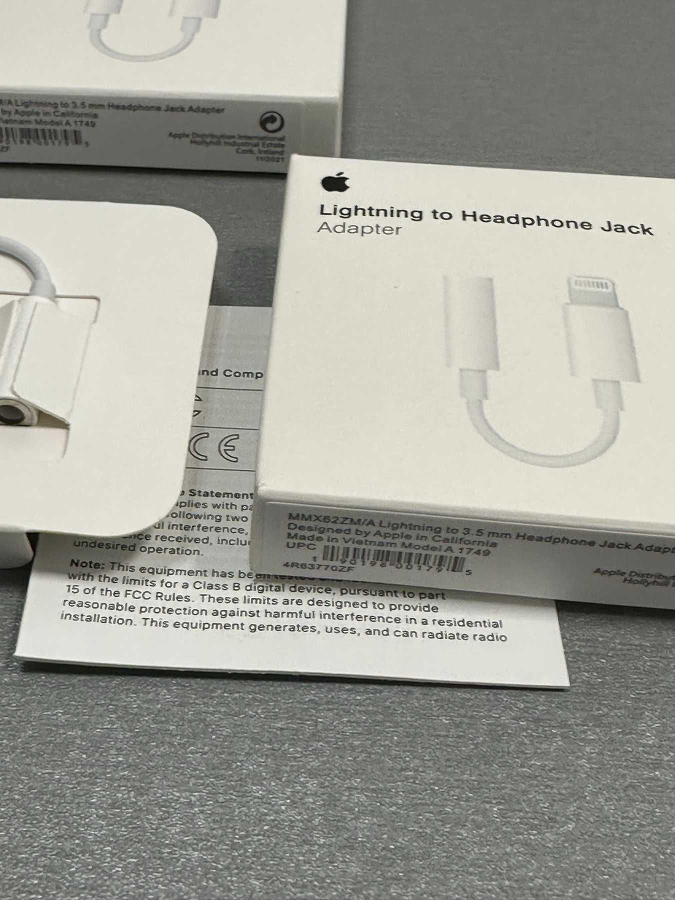 Перехідник адаптер А1749 Apple Lightning -3.5 mm оригінал  (MMX62ZM/A)