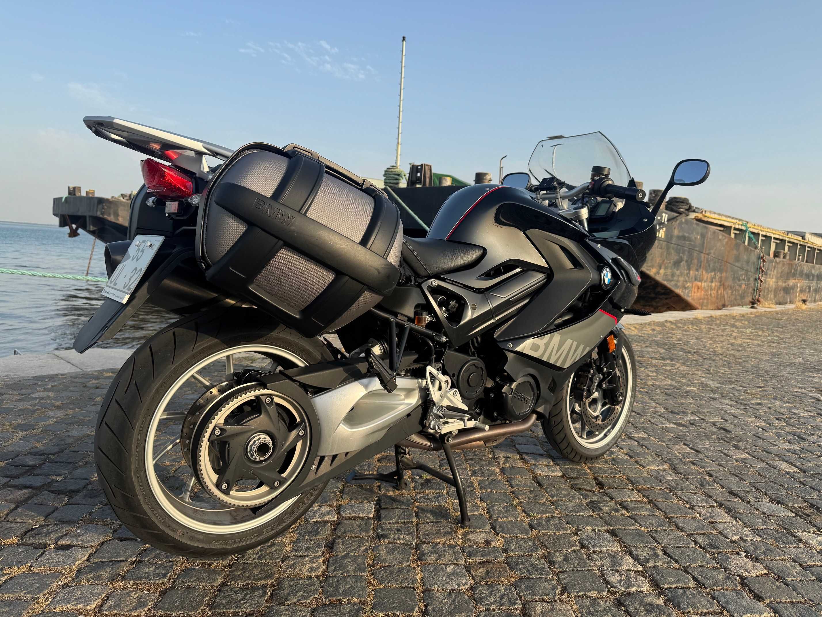 BMW F800GT (igual a nova)