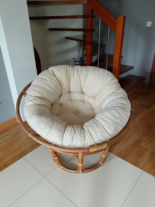Fotel rattanowy z miękką poduchą