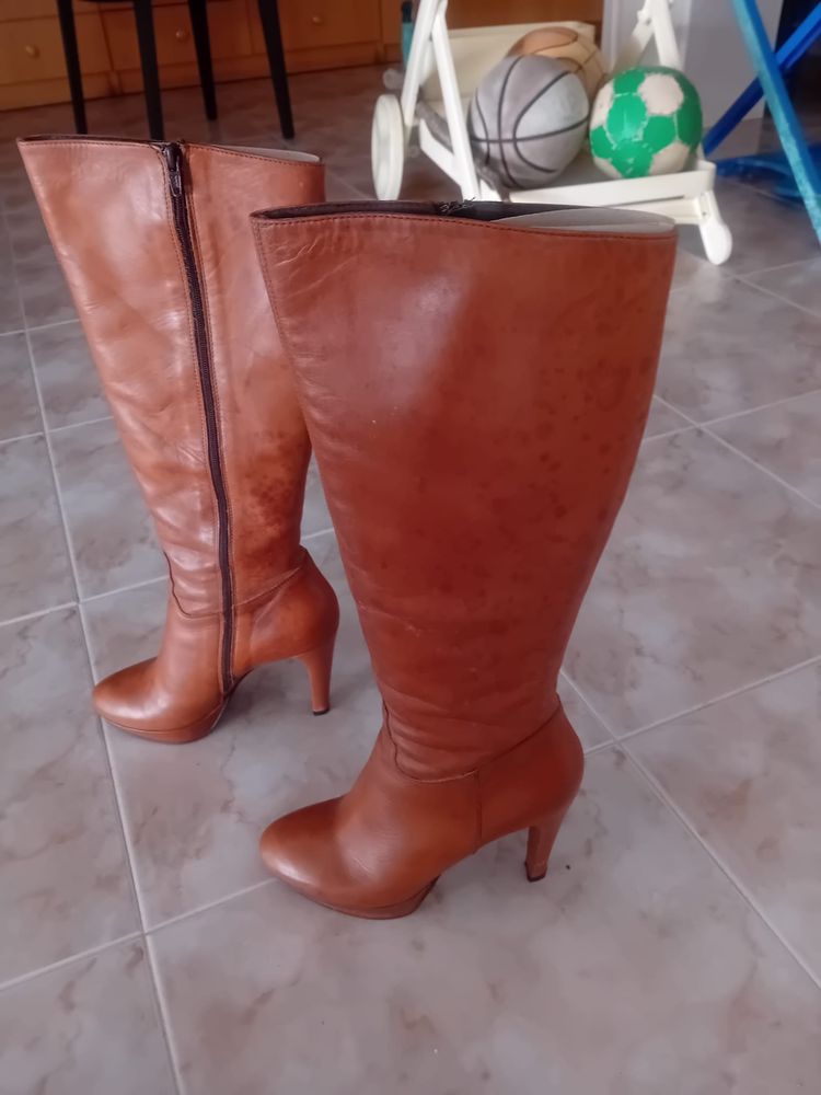 Botas de cano alto castanhas (usadas APENAS 1 vez)