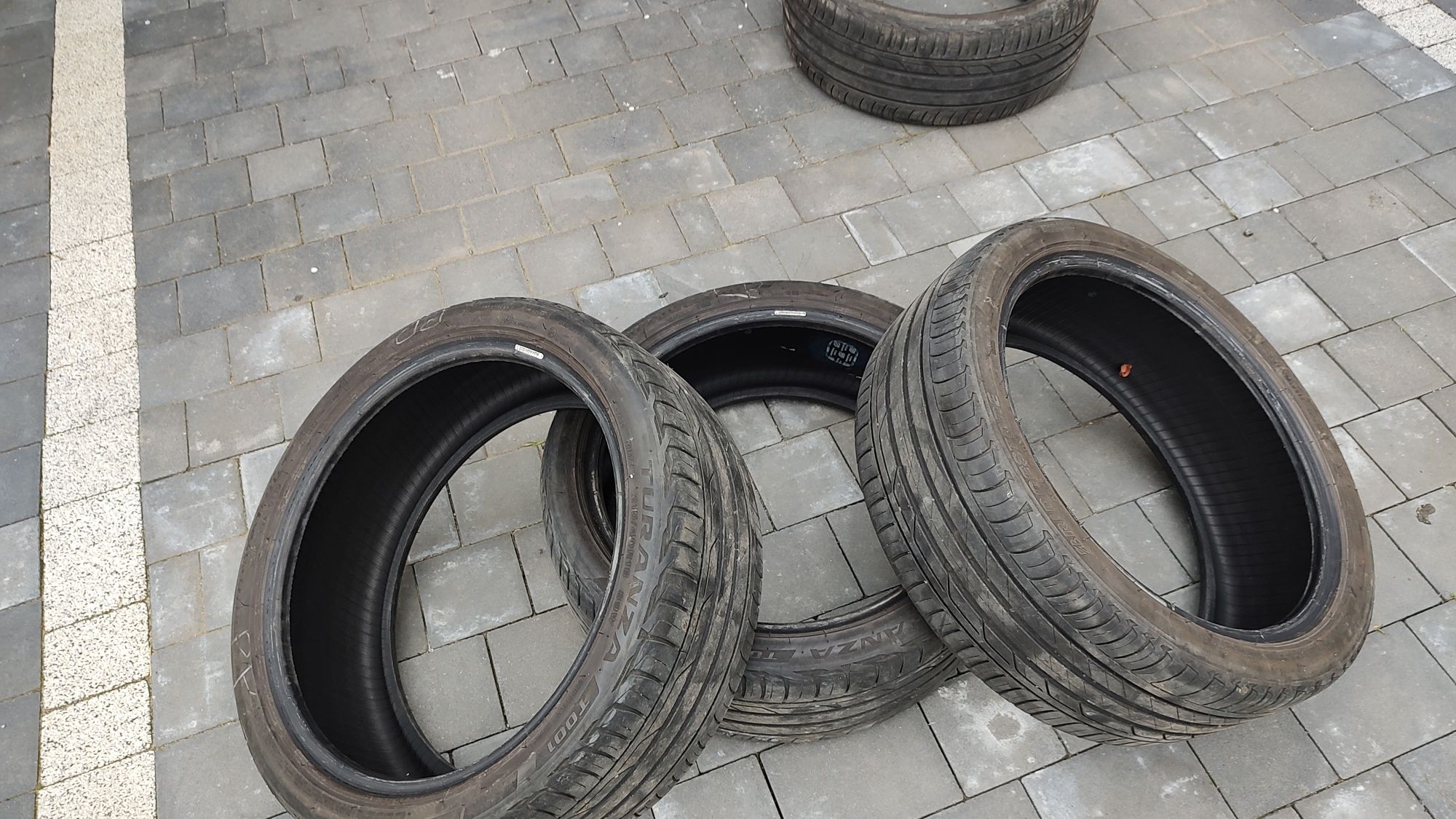 Opona Bridgestone 215/40r18