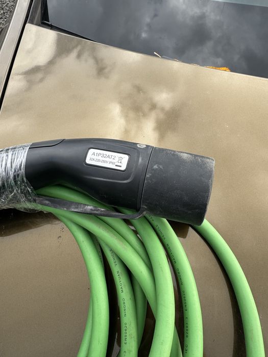 Кабелі до зарядних станцій