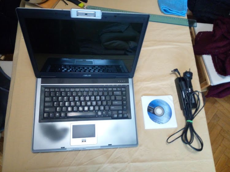 Laptop Asus F3S 15,4” Intel core 2 duo 2GB