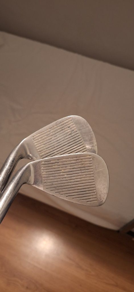 Set de wedges (sand wedge e pitching wedge)