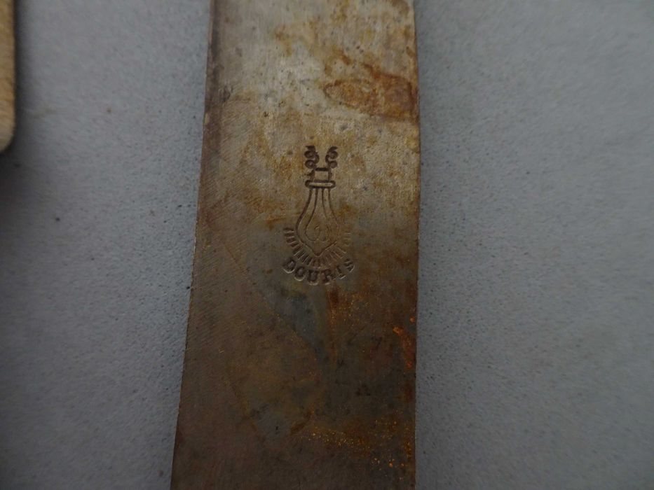 Antigos talheres com incrustações em prata e osso