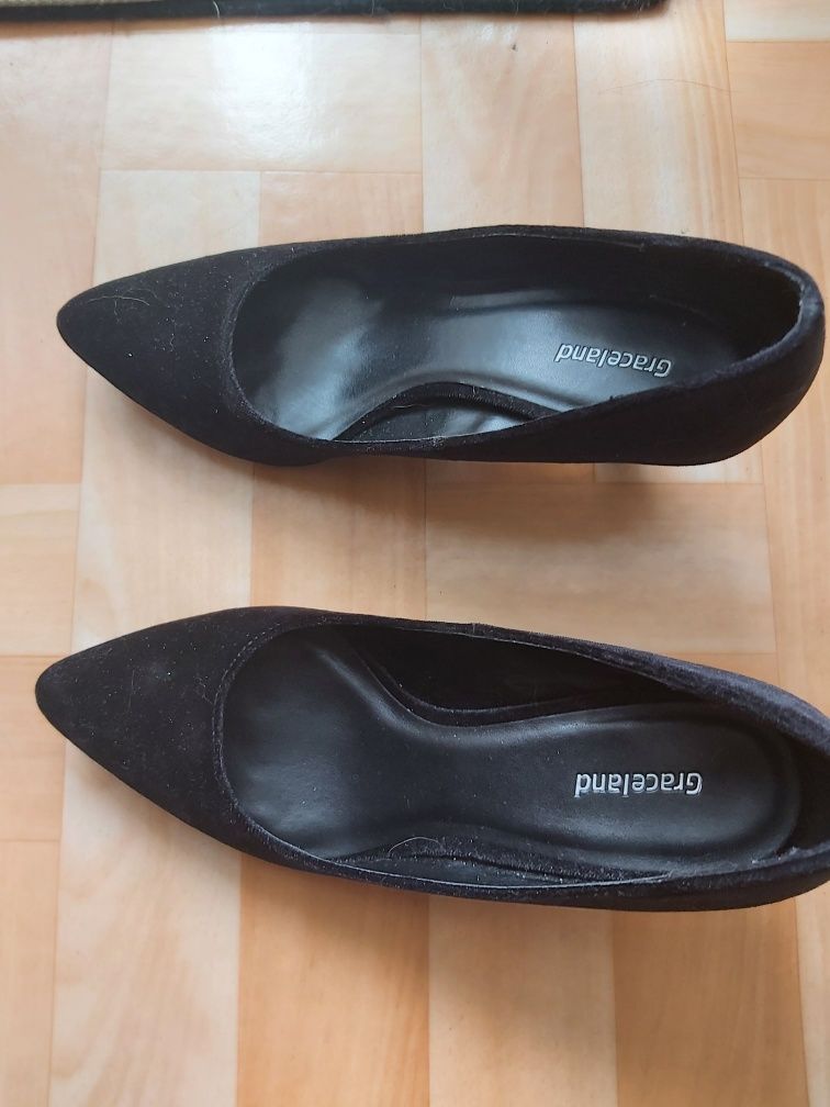 Buty zamszowe na szpilce