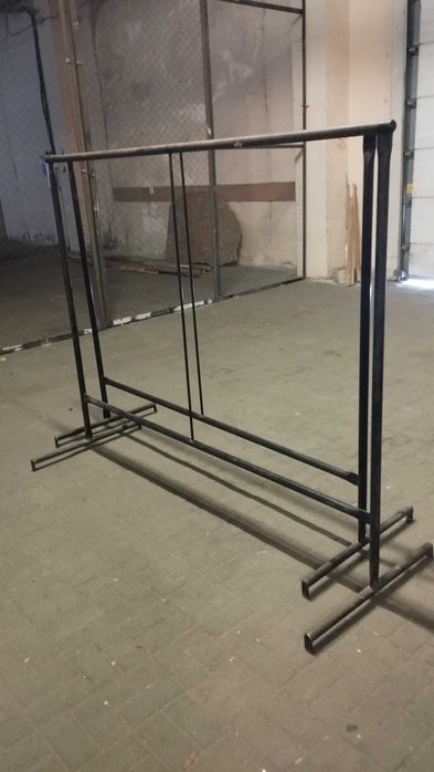 Стойки для одежды металлические