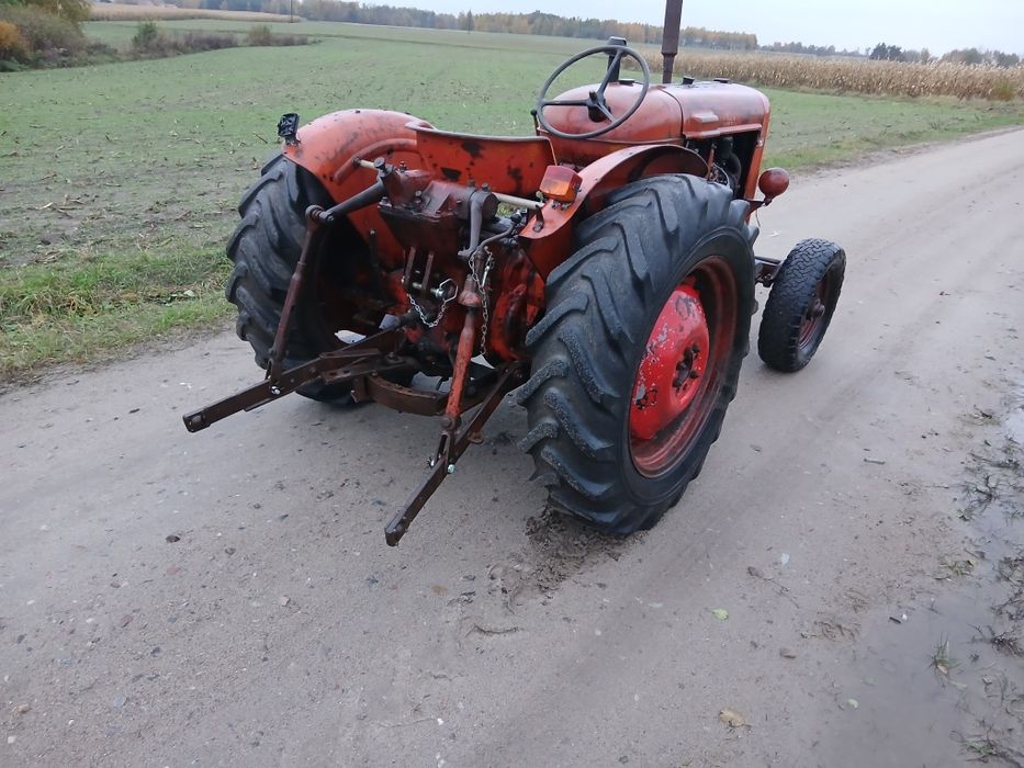 Traktor Nuffield Universal