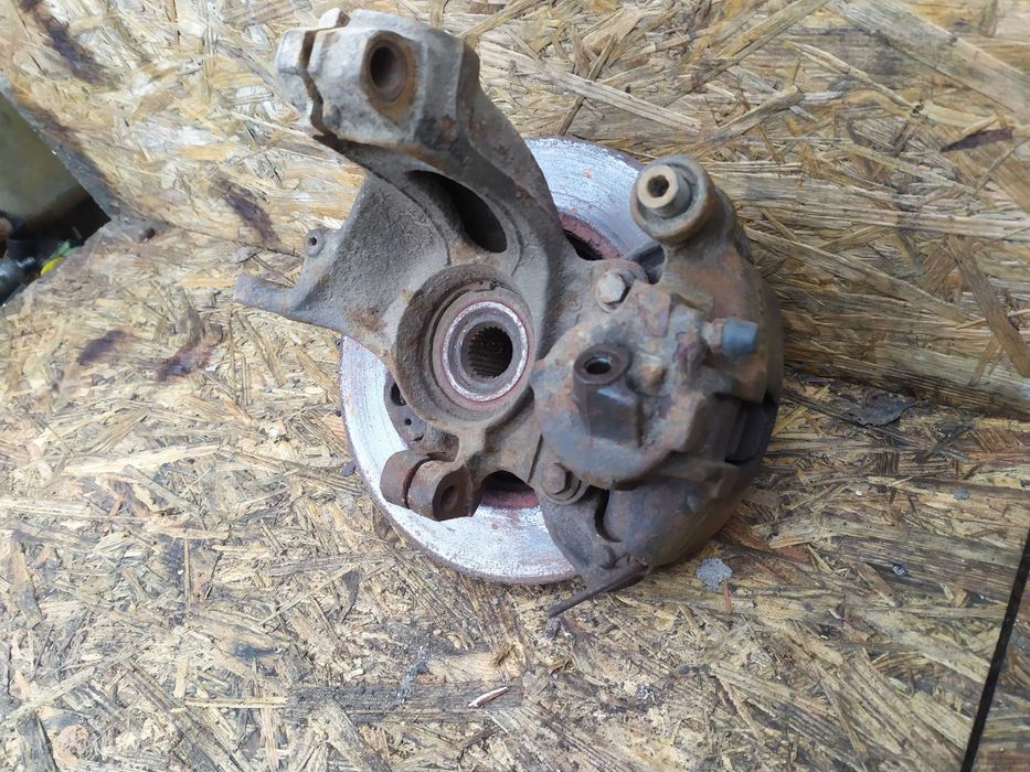 Ступиця цапфа передня права Форд Ескорт 1.8 Ford Escort Mk7