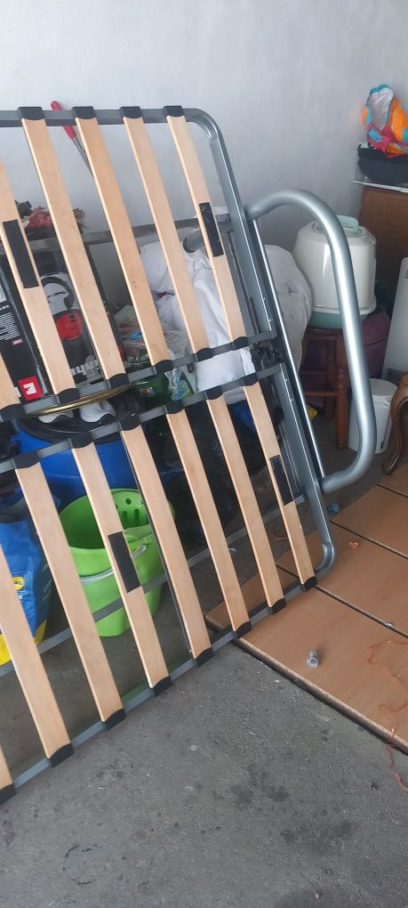 Cama-sofá com colchão incluído