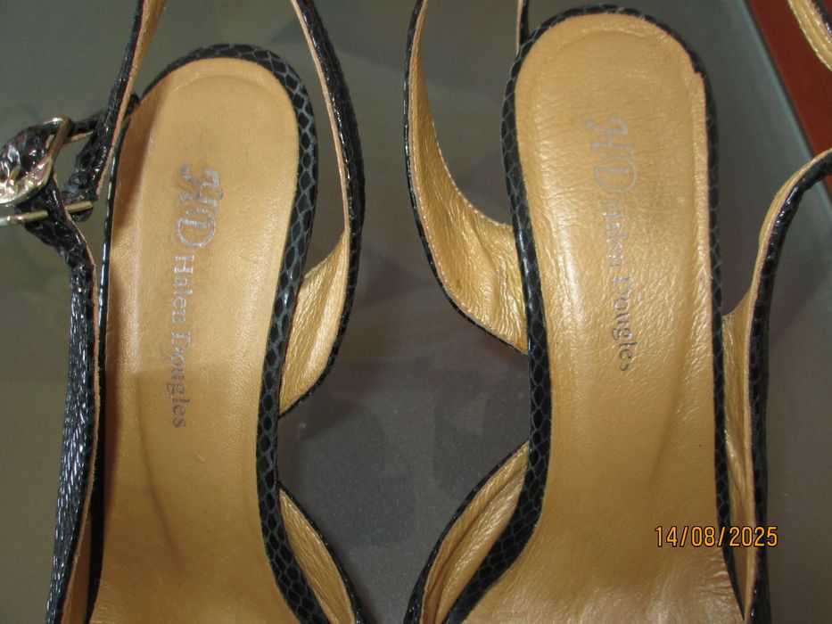 vendo sapatos de senhora em pele cobra