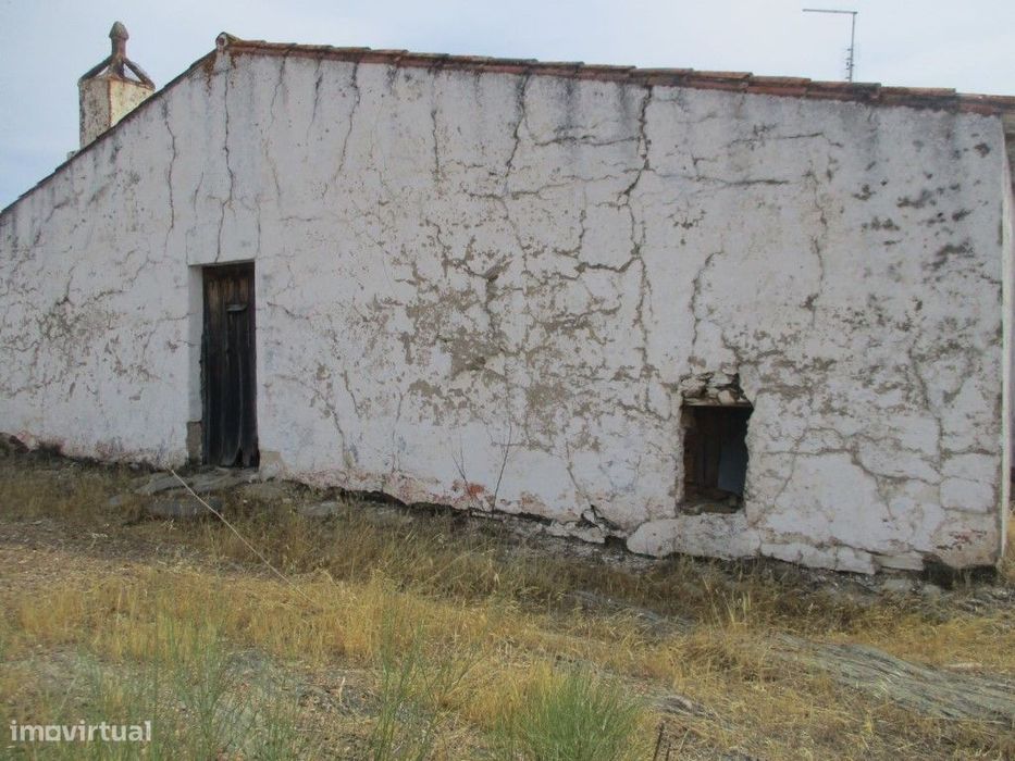 Quinta com 14,6 ha, próxima do Alandroal