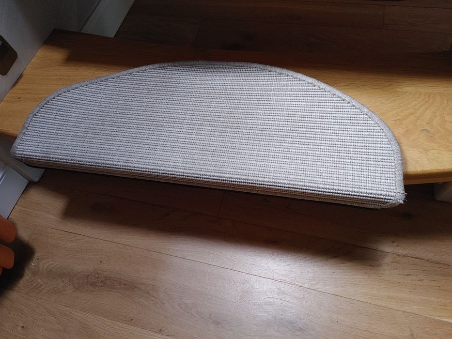 Samoprzylepne nakładki dywaniki na schody, 15 szt.,65x25x3,5cm, beżowe