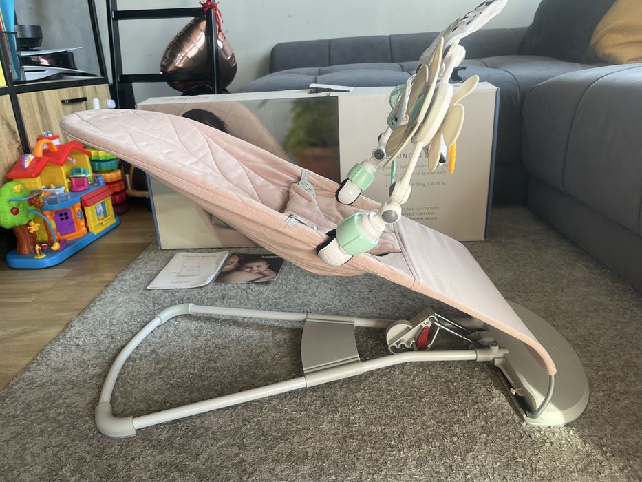 Leżaczek dziecięcy Babybjorn Bliss różowy Tiny Love łuk magiczna krain