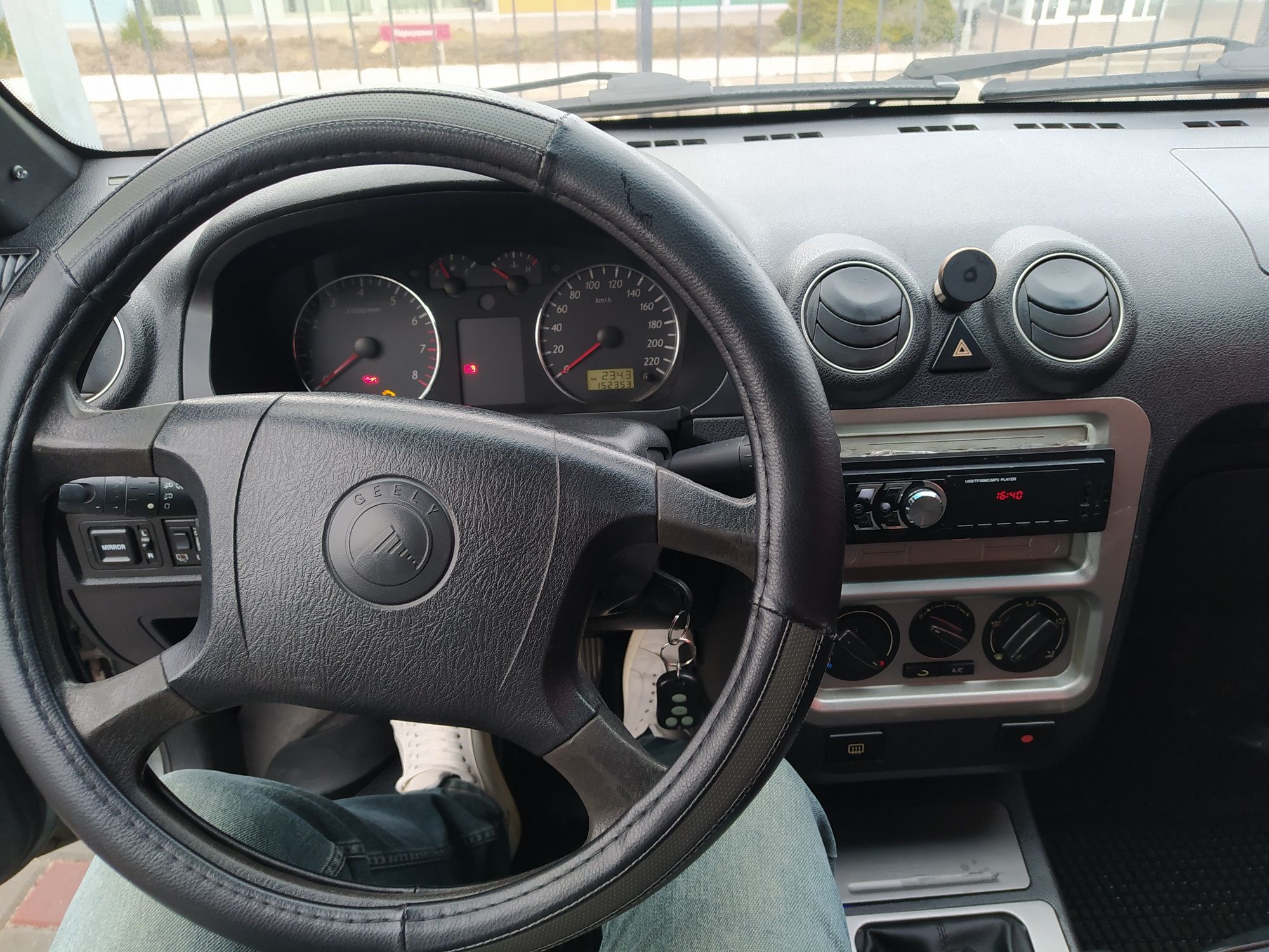 Продам  или обмен на дачу Geely MR 2011