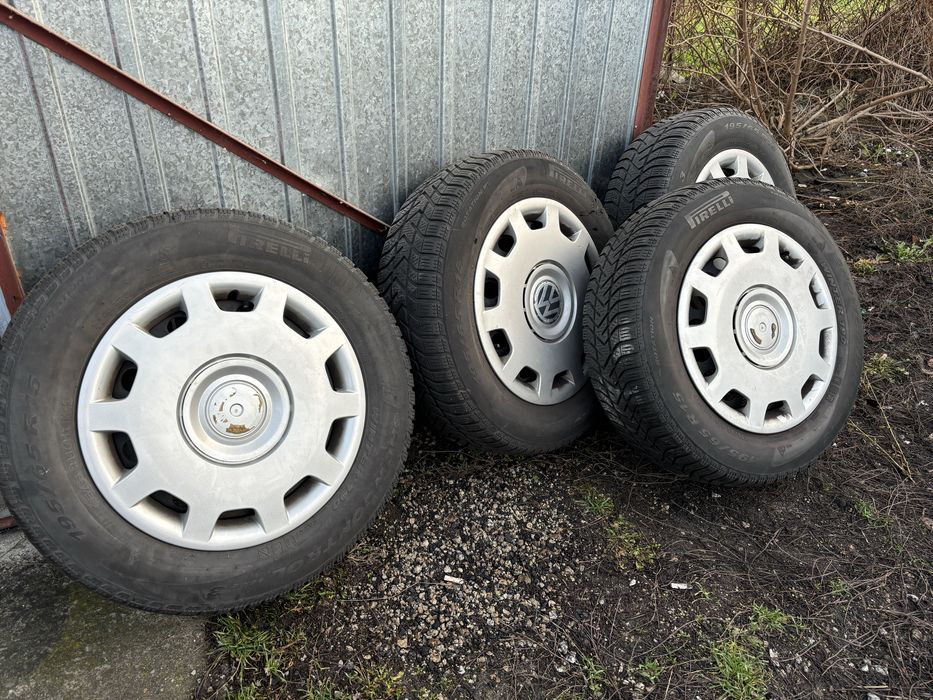 Koła zimowe Pirelli R15 195/65 z kołpakami VW