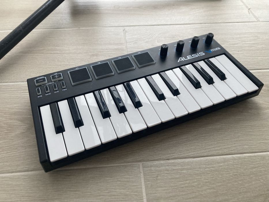 Alesis Vmini 25 — міді клавіатура