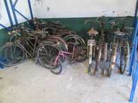 Bicicletas antigas pasteleiras para restauro.