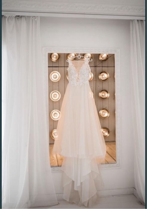 Весільна сукня(підʼюбнік, фата, прикраси для машини) все в цій вартост